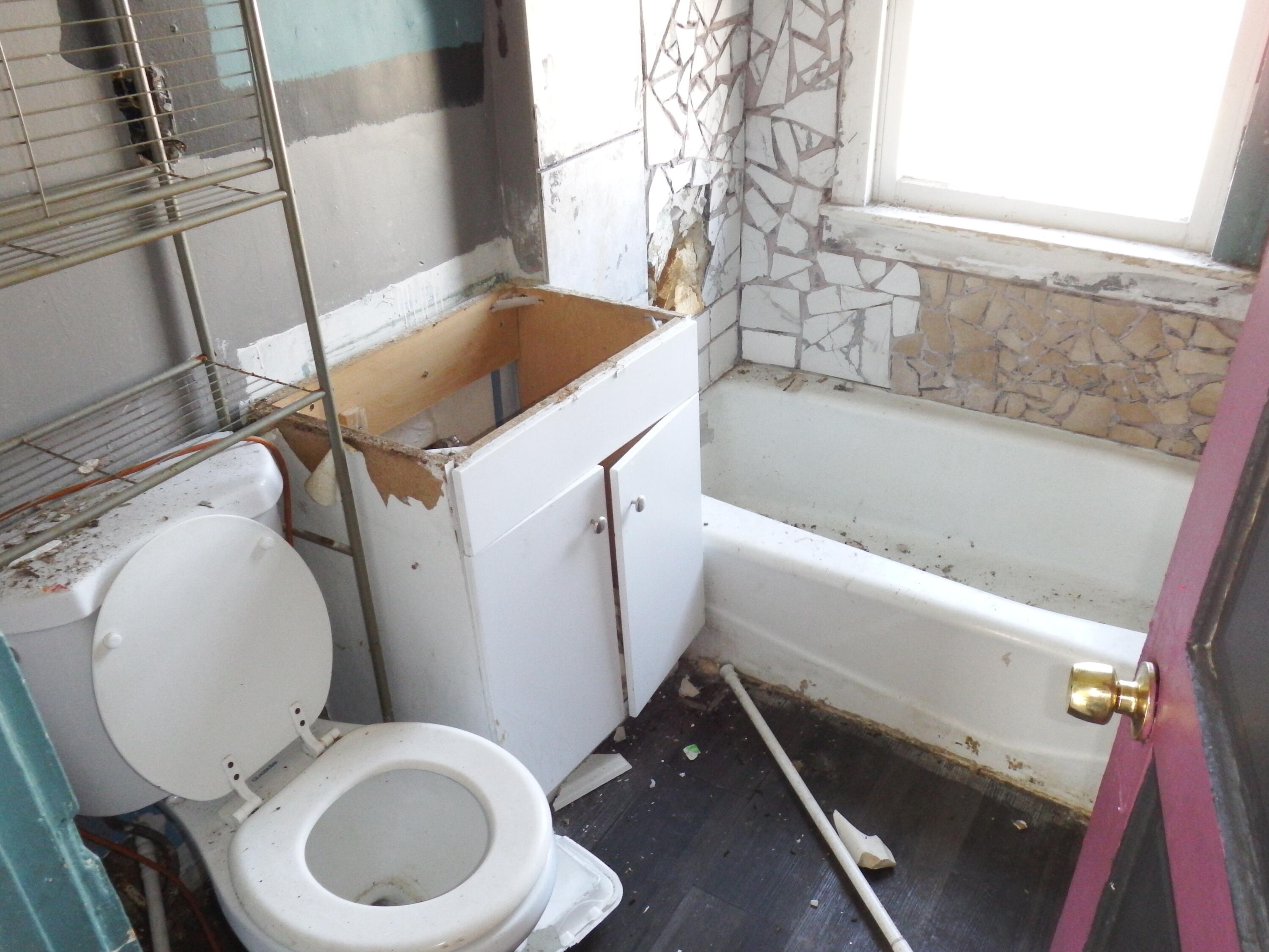 1105 West Keefe Avenue, Unit 1107 Milwaukee, WI 53206 - Photo 7 of 15 bathroom