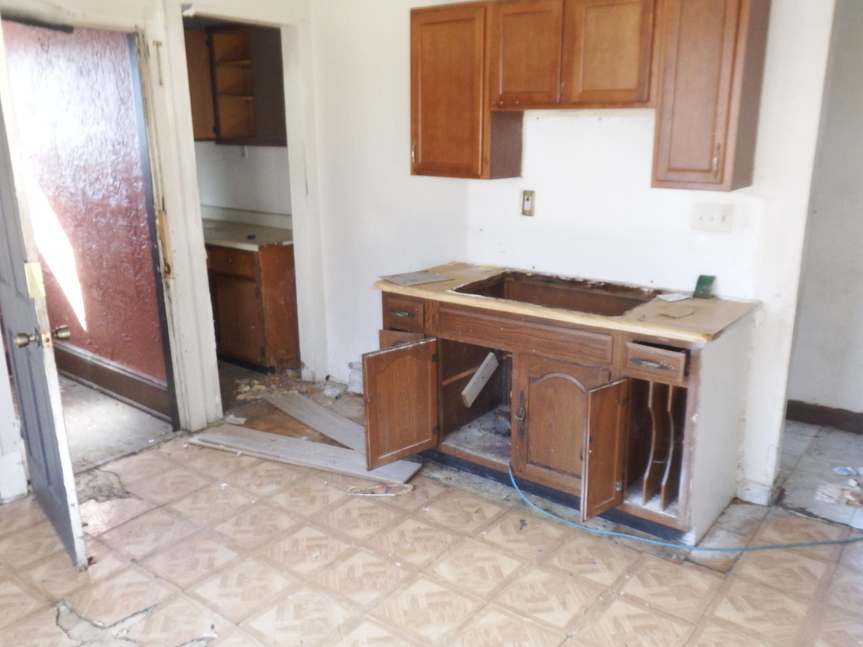 1105 West Keefe Avenue, Unit 1107 Milwaukee, WI 53206 - Photo 9 of 15 kitchen