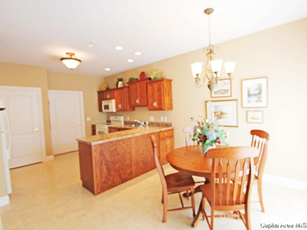 804 Colorado Court Springfield, IL 62711 - Photo 4 of 36