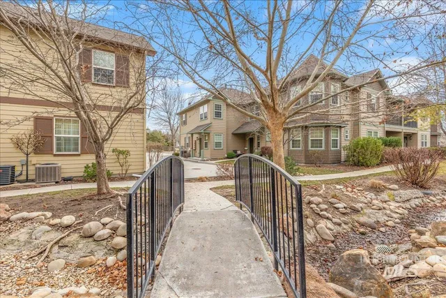 $385,000 | 1262 East Winding Creek Drive, Eagle, ID 83616