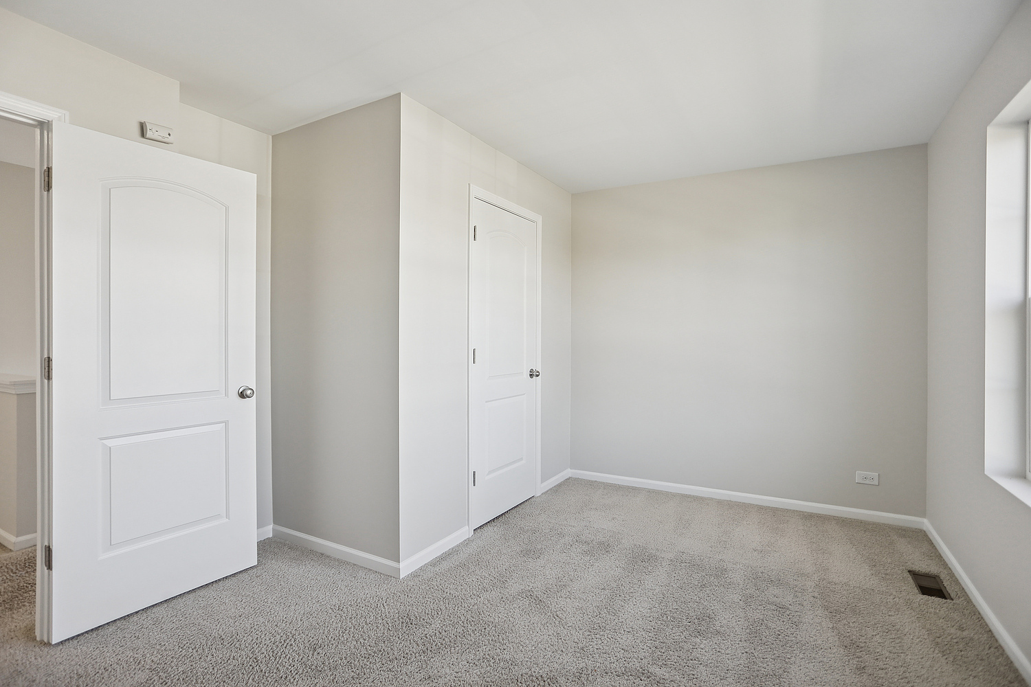 1672 Glenbrooke Lane New Lenox, IL 60451 - Photo 5 of 15 a view of an empty room