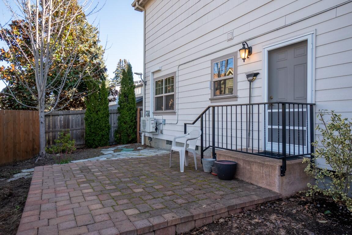 913 Bellview Avenue Ashland, OR 97520 - Photo 23 of 29 Back Patio
