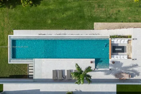 a view of an outdoor space