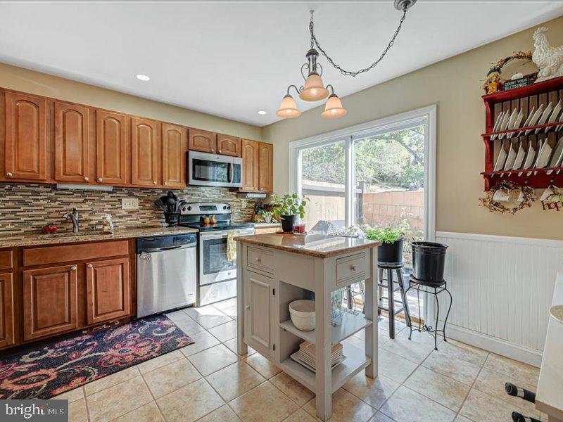 157 Merion Lane Reading, PA 19607 - Photo 8 of 41 Gallery Image 8