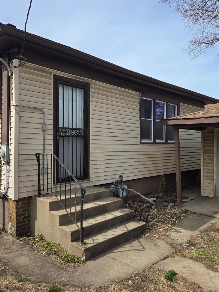 631 Johnson Street Gary, IN 46402 - Photo 4 of 40 768x1024