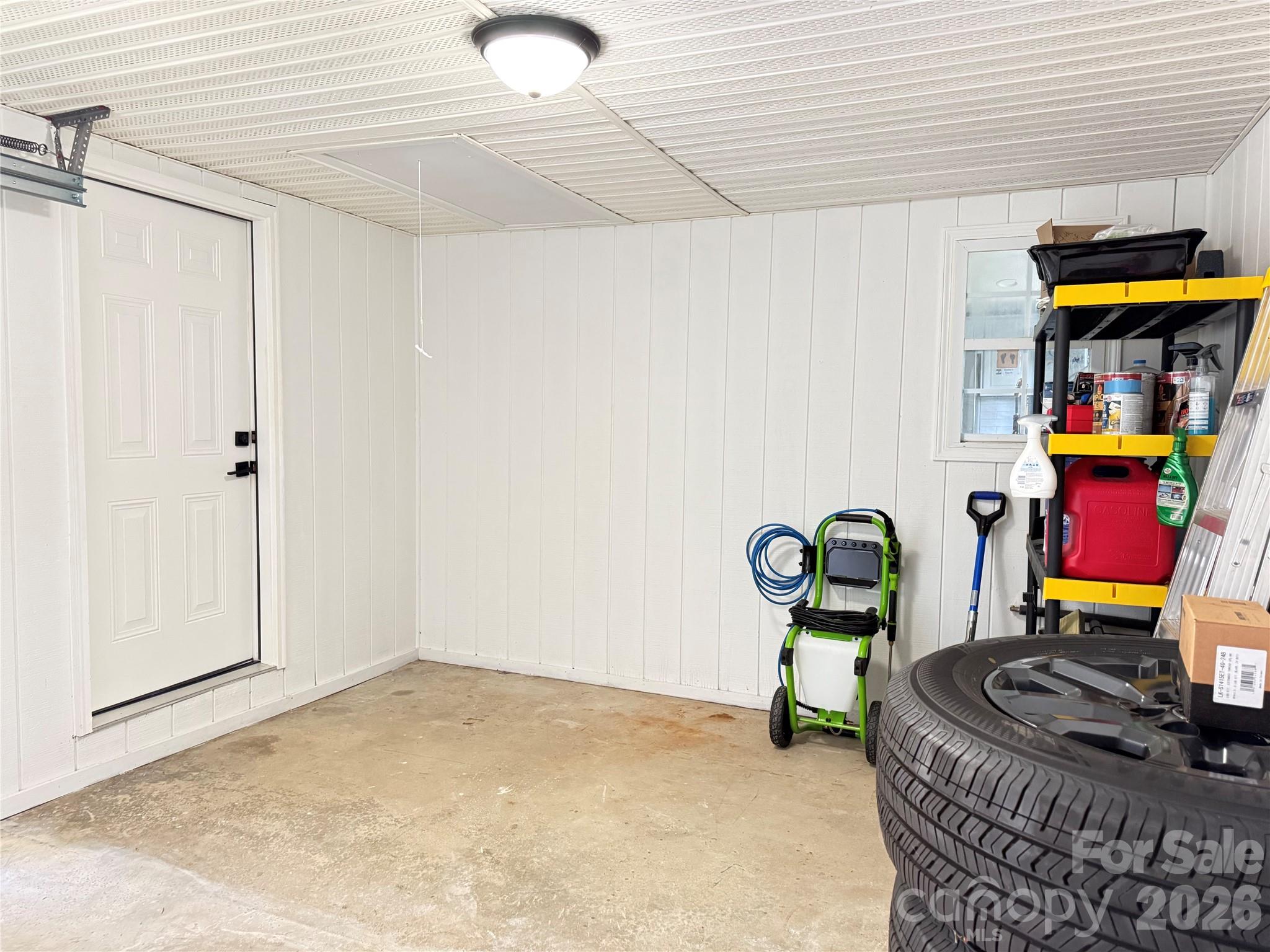 1442 Lee Pearson Road Granite Falls, NC 28630 - Photo 31 of 40 a room with furniture and gym equipment