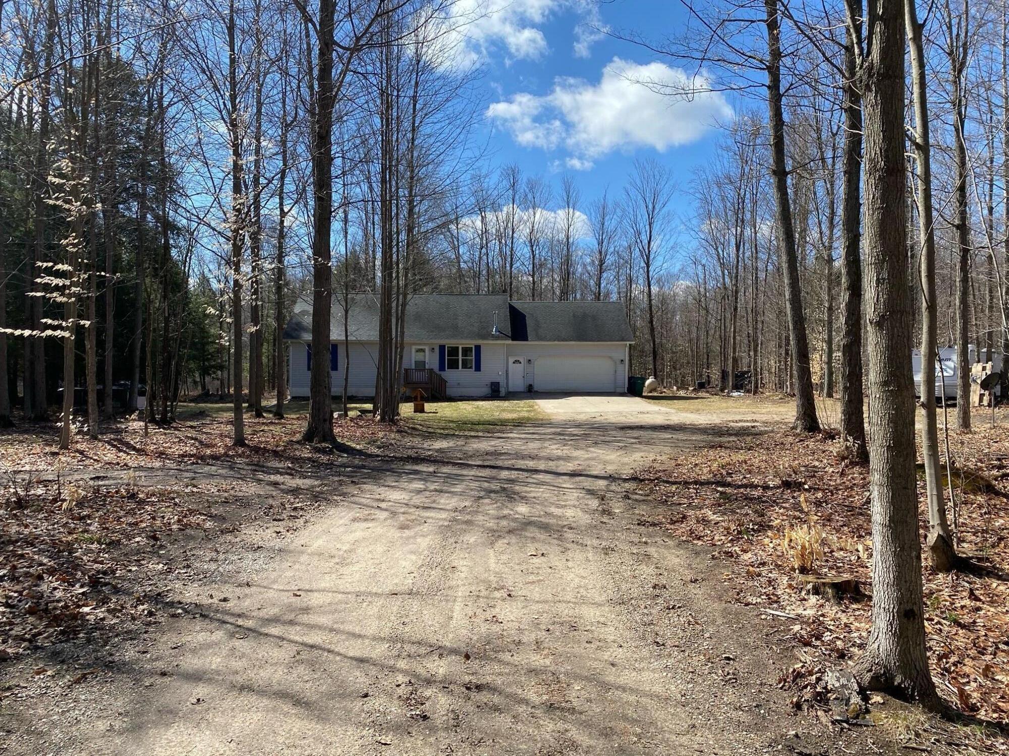 4810 East 28 Road Cadillac, MI 49601 - Photo 21 of 35 driveway 2