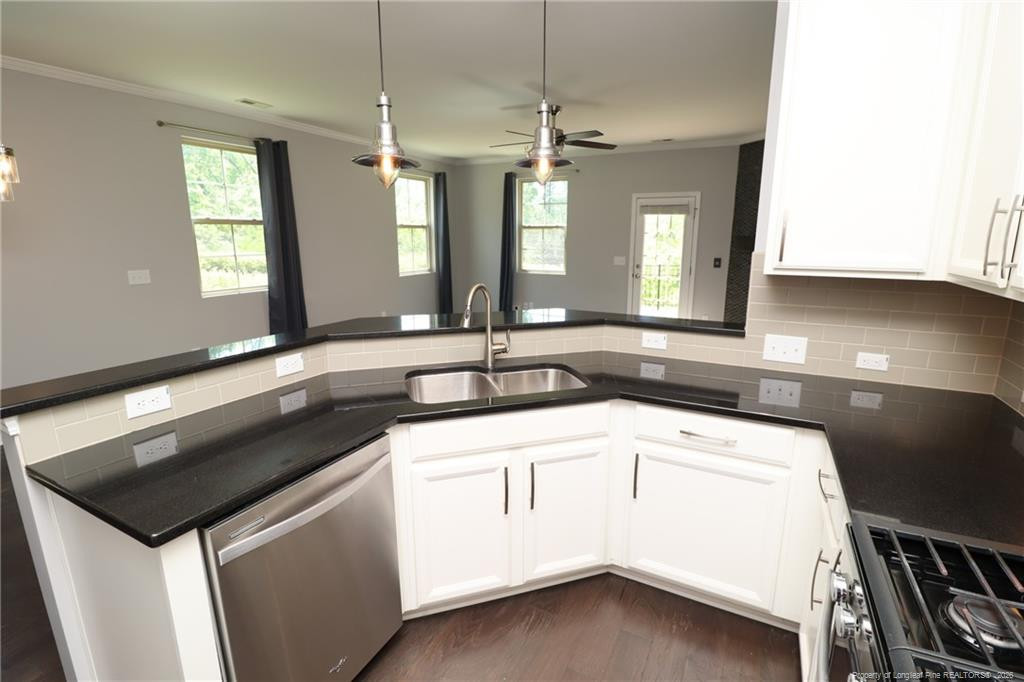 689 Wickham Ridge Road Apex, NC 27539 - Photo 7 of 37 a kitchen that has a sink and a stove in it