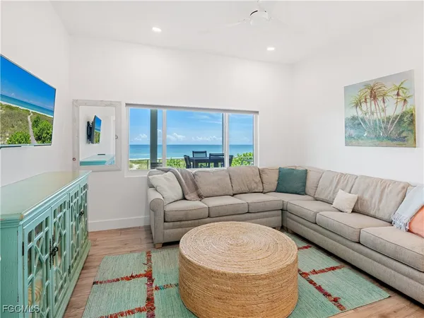 $6,600,000 | 16500 Captiva Drive, Captiva, FL 33924