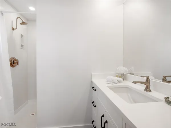 $6,600,000 | 16500 Captiva Drive, Captiva, FL 33924