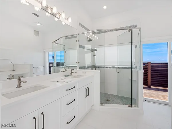 $6,600,000 | 16500 Captiva Drive, Captiva, FL 33924