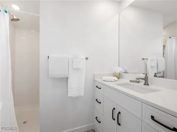 $6,600,000 | 16500 Captiva Drive, Captiva, FL 33924