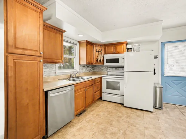 $209,900 | 2492 Wesley Avenue, Muskegon, MI 49442