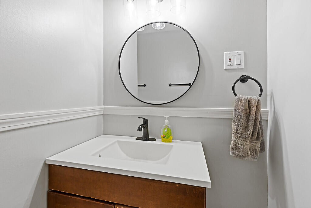 23 West Hill Road Gardiner, ME 04345 - Photo 15 of 42 12_BP5A4137_DxO_mls