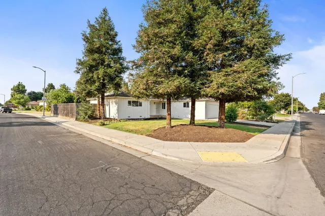 $409,000 | 1598 Beverly Avenue, Clovis, CA 93611