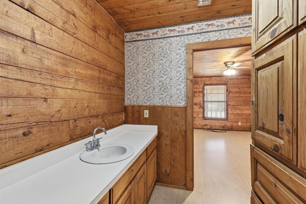 504 Windsor Lane Springtown, TX 76082 - Photo 26 of 40 a bathroom with a sink and a mirror