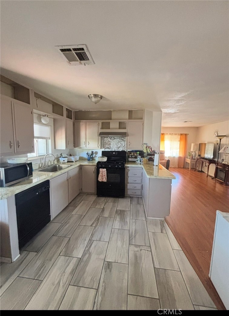 31130 South General Kearny Road, Unit 18 Temecula, CA 92591 - Photo 17 of 32 Kitchen