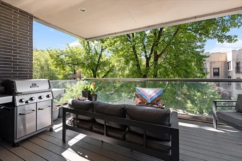 $700,000 | 1470 West Winona Street, Unit 203, Chicago, IL 60640