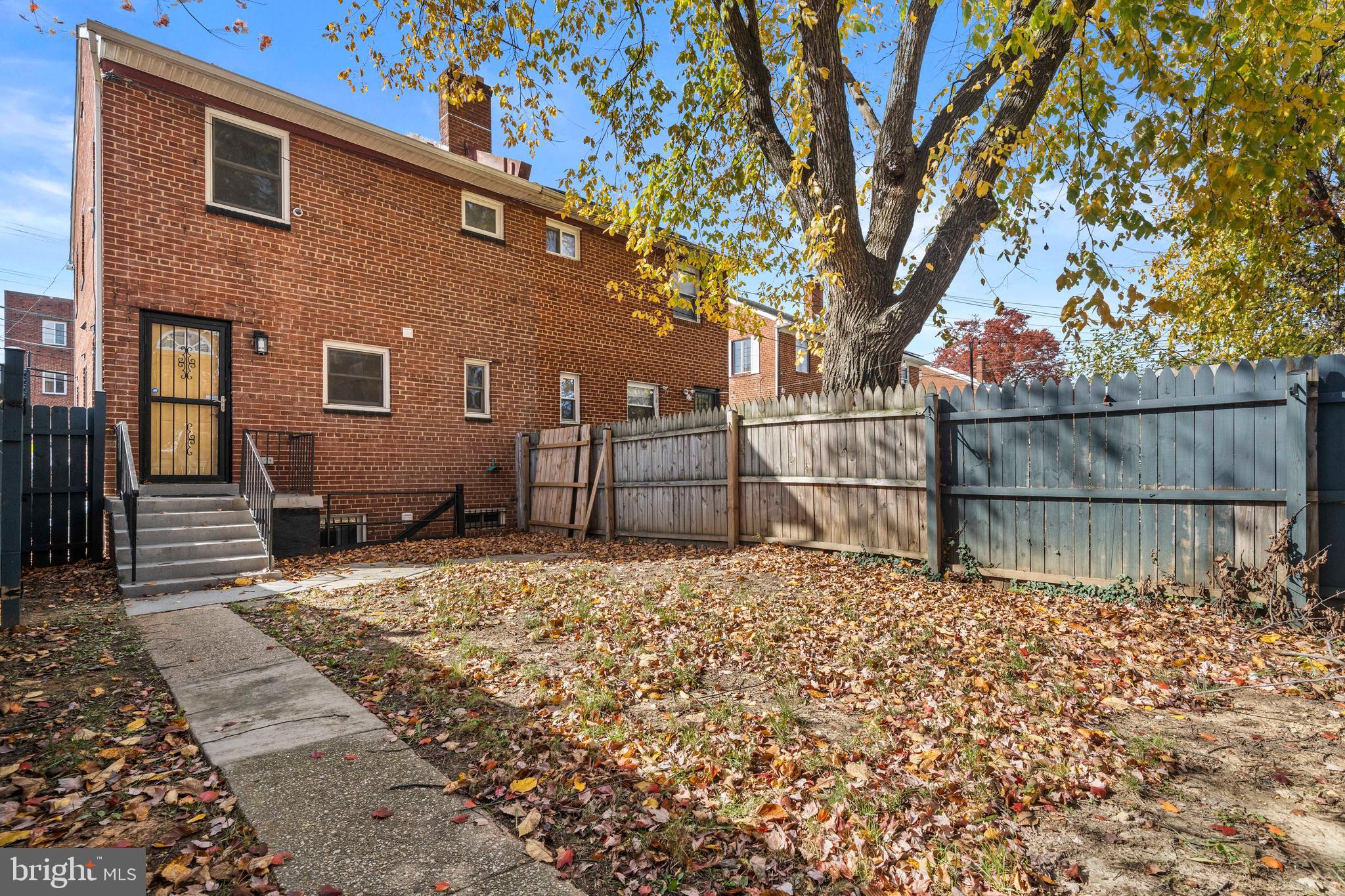 4314 Wheeler Road Southeast Washington, DC 20032 - Photo 31 of 36 a backyard of a house