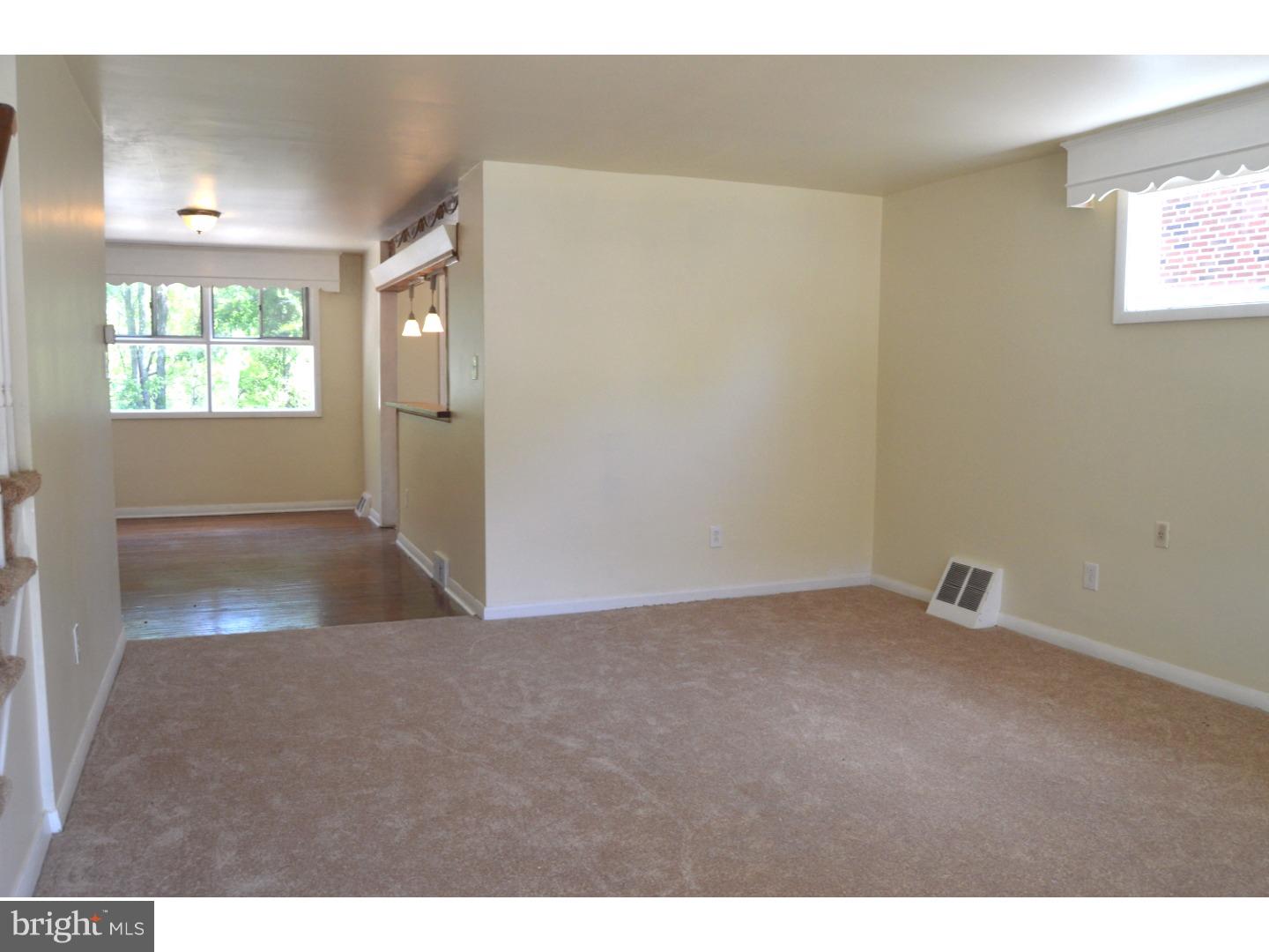 1117 Crestview Road Darby, PA 19023 - Photo 4 of 13 Living Room