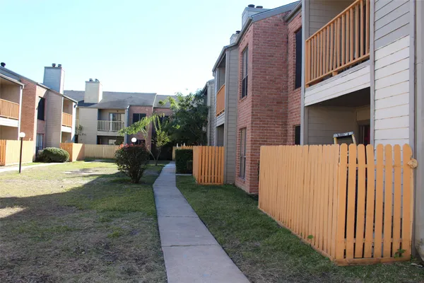 $1,200 | 16111 Aspenglen Drive, Unit 806, Houston, TX 77084