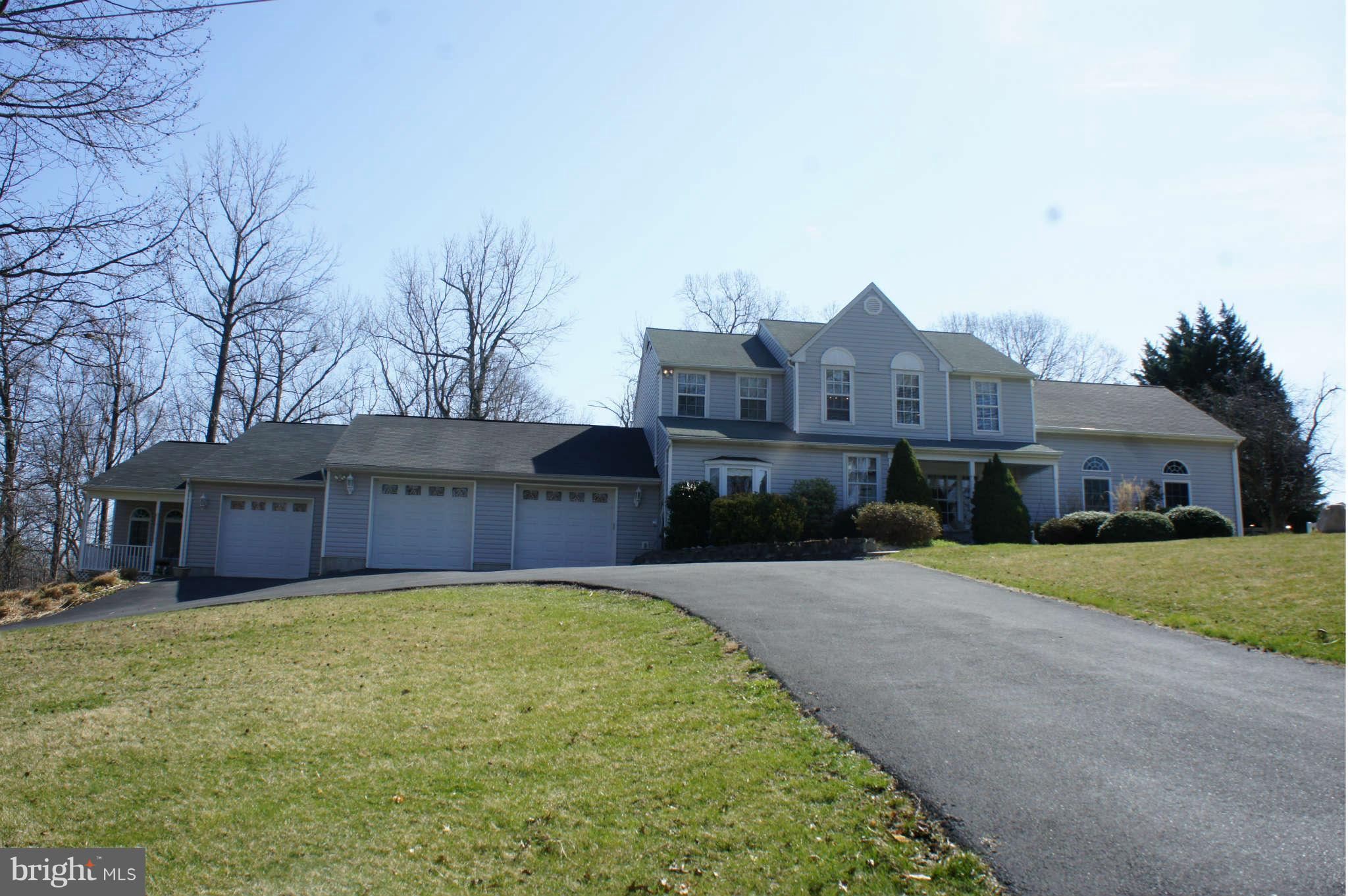 3285 Beards Point Road Davidsonville, MD 21035 - Photo 1 of 30 Exterior (Front)