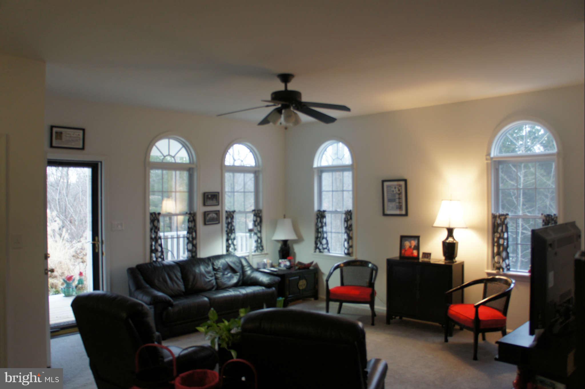 3285 Beards Point Road Davidsonville, MD 21035 - Photo 22 of 30 Living Room