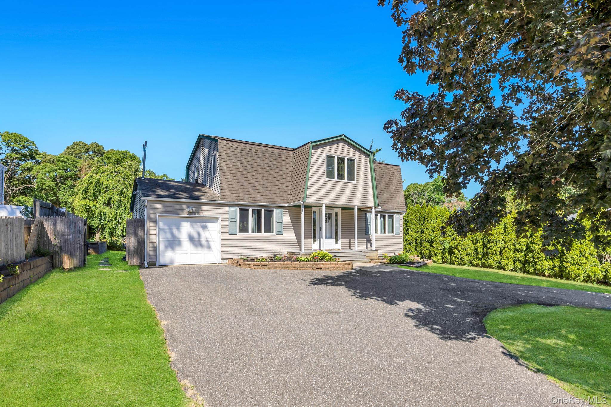 358 Holbrook Road Ronkonkoma, NY 11779 - Photo 2 of 42