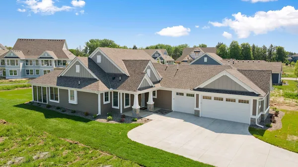 $1,195,000 | 116 Spring Farm Road, North Oaks, MN 55127
