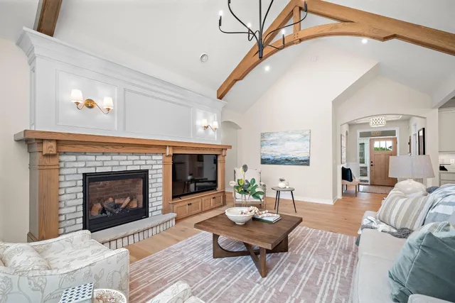 $1,195,000 | 116 Spring Farm Road, North Oaks, MN 55127