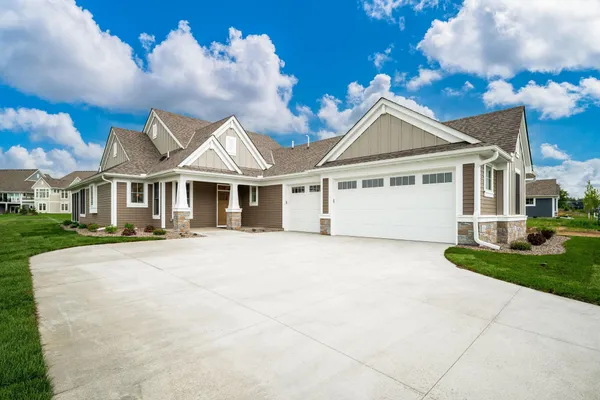 $1,195,000 | 116 Spring Farm Road, North Oaks, MN 55127