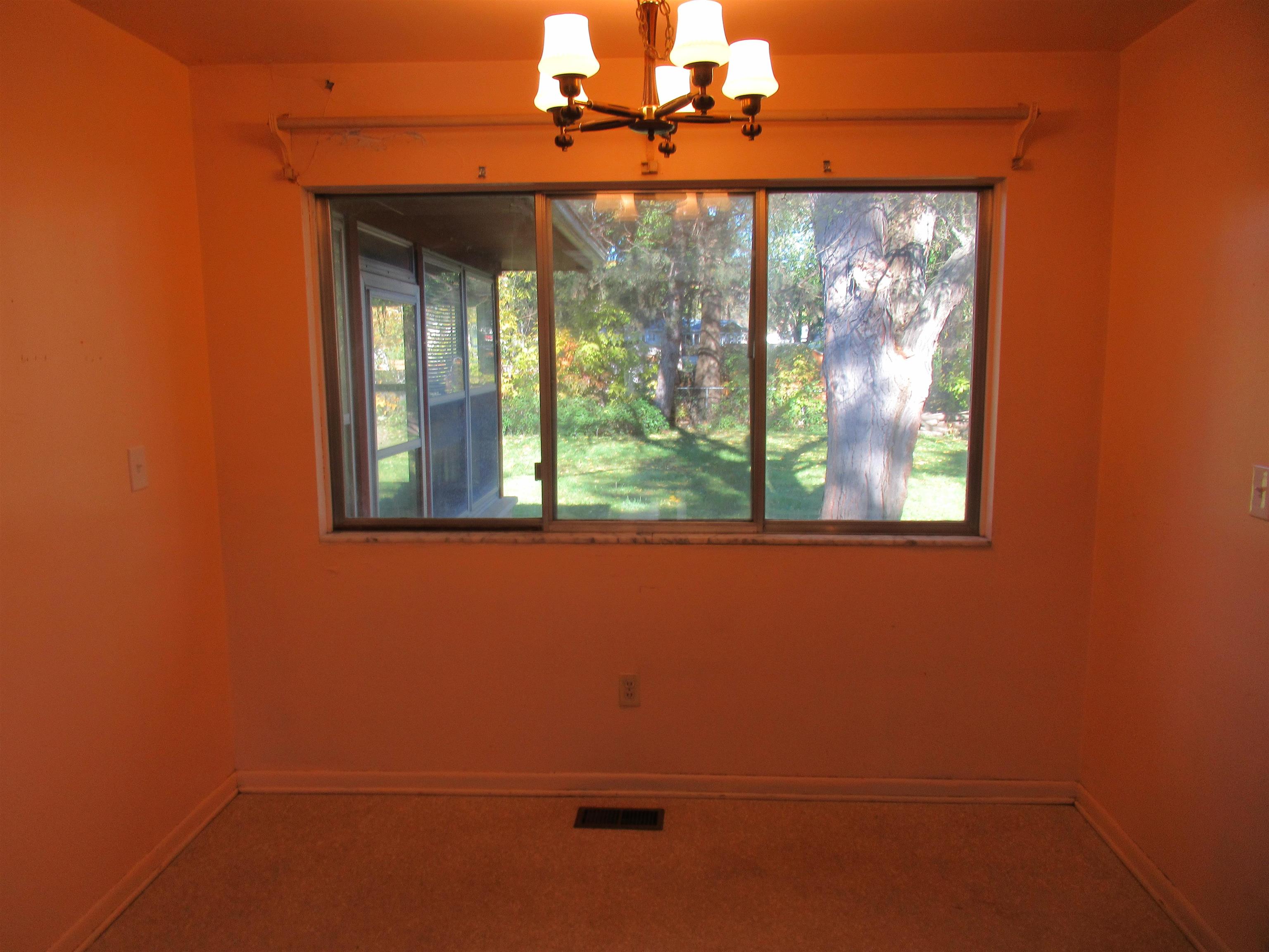 1525 Flushing Road Flushing, MI 48433 - Photo 12 of 39 50125908-11.JPG