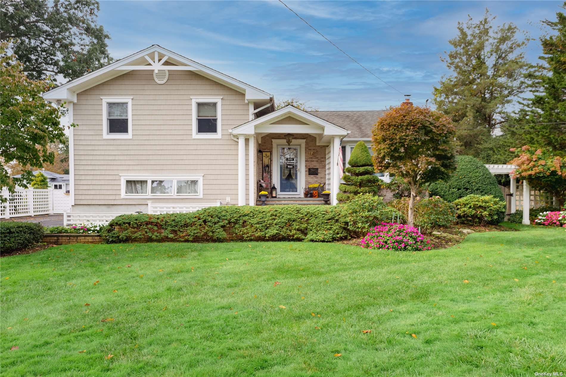 17 Dryden Way Commack, NY 11725 - Photo 1 of 1 Gallery Image 1