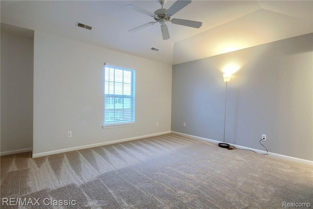 11822 Farmington Road, Unit 72 Livonia, MI 48150 - Photo 19 of 31 20-Master Bedroom.jpg