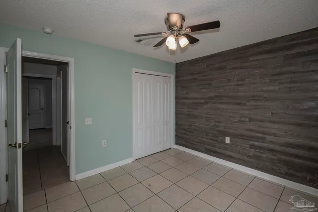 a view of a livingroom with an empty space