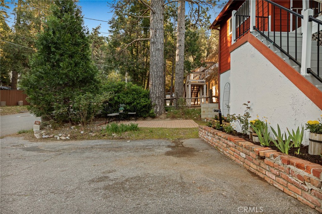 720 Rocky Loop Crestline, CA 92325 - Photo 6 of 48