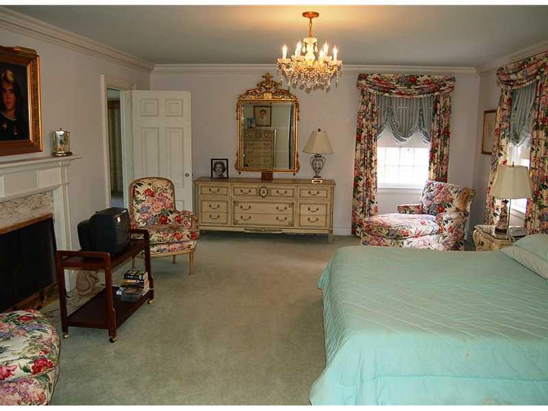 18 Edgewood Road Fox Chapel, PA 15215 - Photo 19 of 25 Master Bedroom.