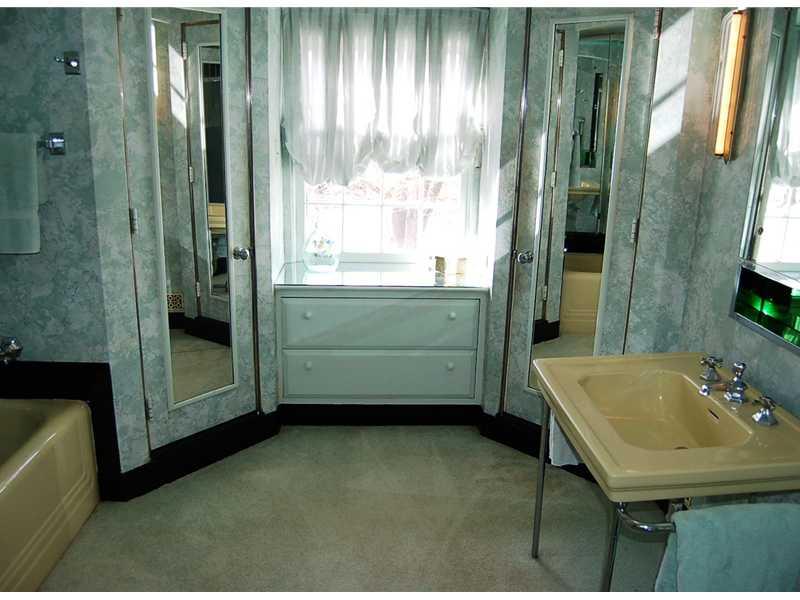 18 Edgewood Road Fox Chapel, PA 15215 - Photo 21 of 25 Master Bath/Spa.