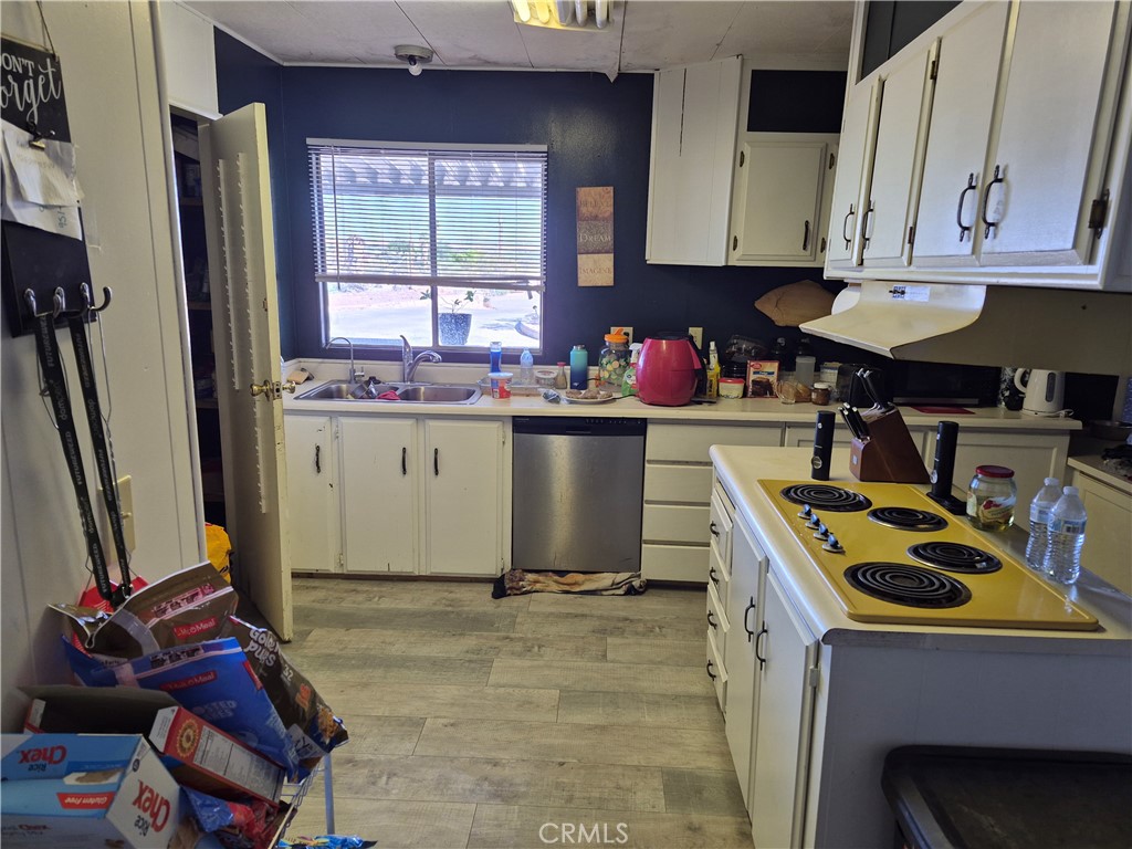 149110 Inyo Court Big River, CA 92242 - Photo 6 of 20 Kitchen