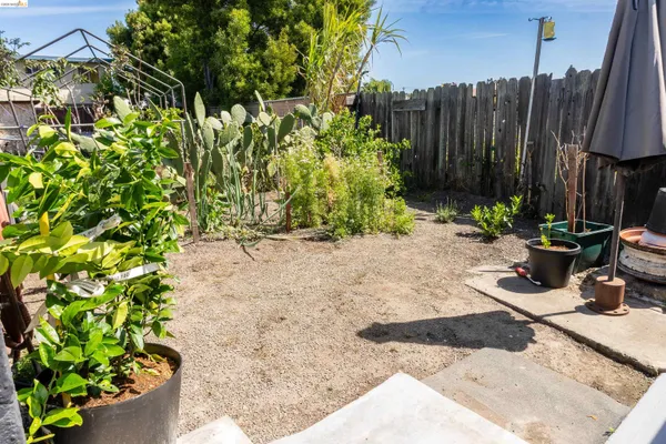 $469,000 | 418 Douglas Avenue, Oakland, CA 94603