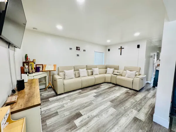 $469,000 | 418 Douglas Avenue, Oakland, CA 94603