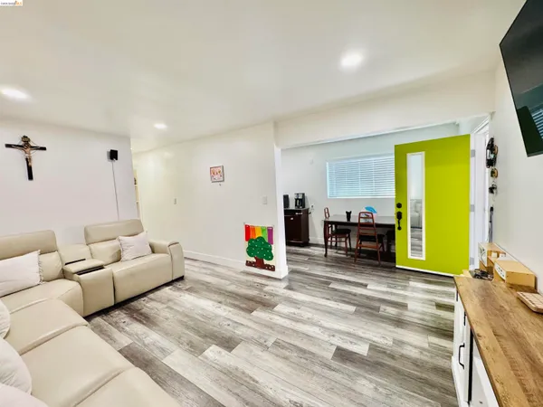 $469,000 | 418 Douglas Avenue, Oakland, CA 94603