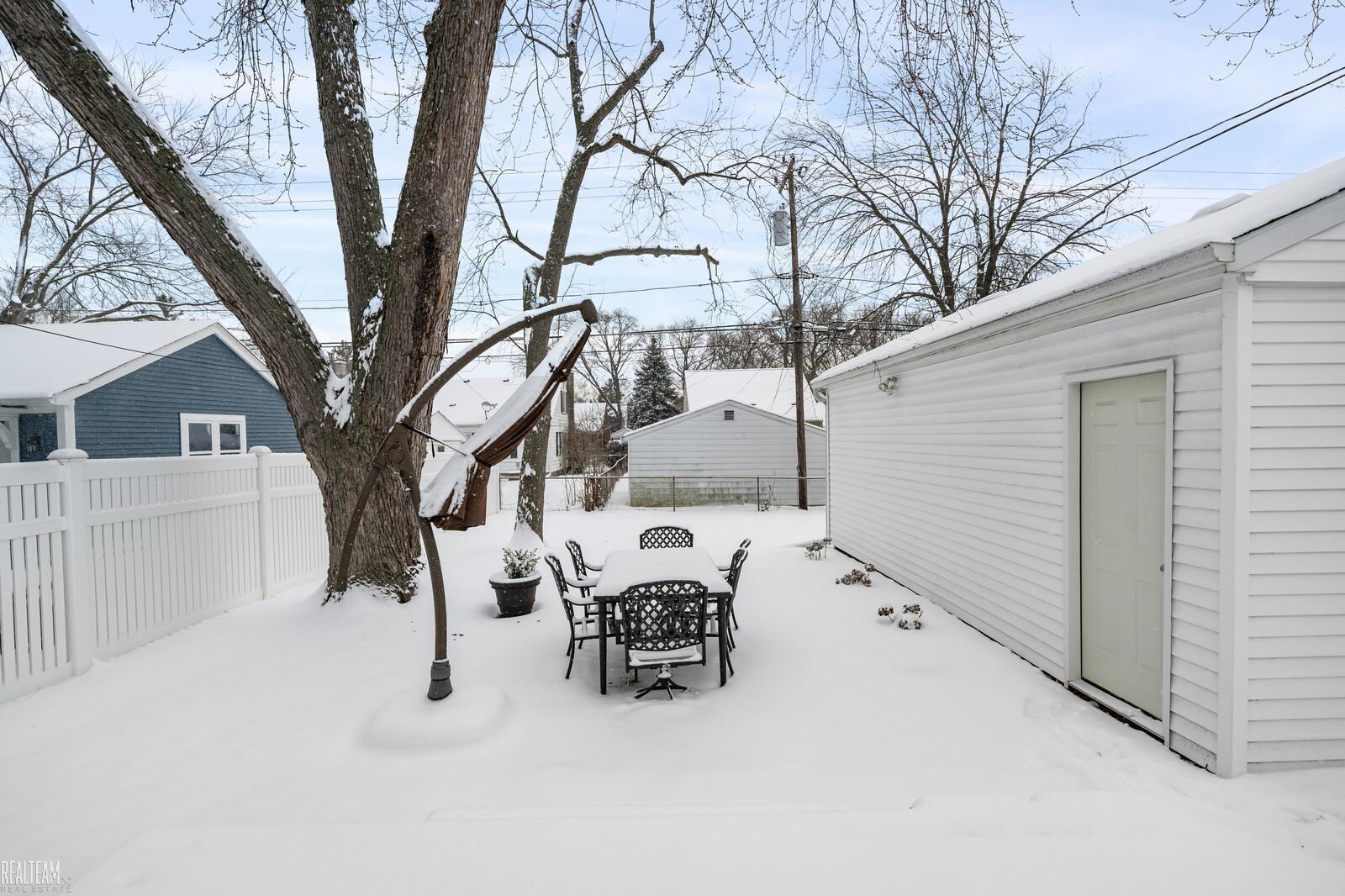 2676 Wakefield Road Berkley, MI 48072 - Photo 16 of 19 50166606-efbbc347-329b-4bf9-bab2-506699801ff3.JPG