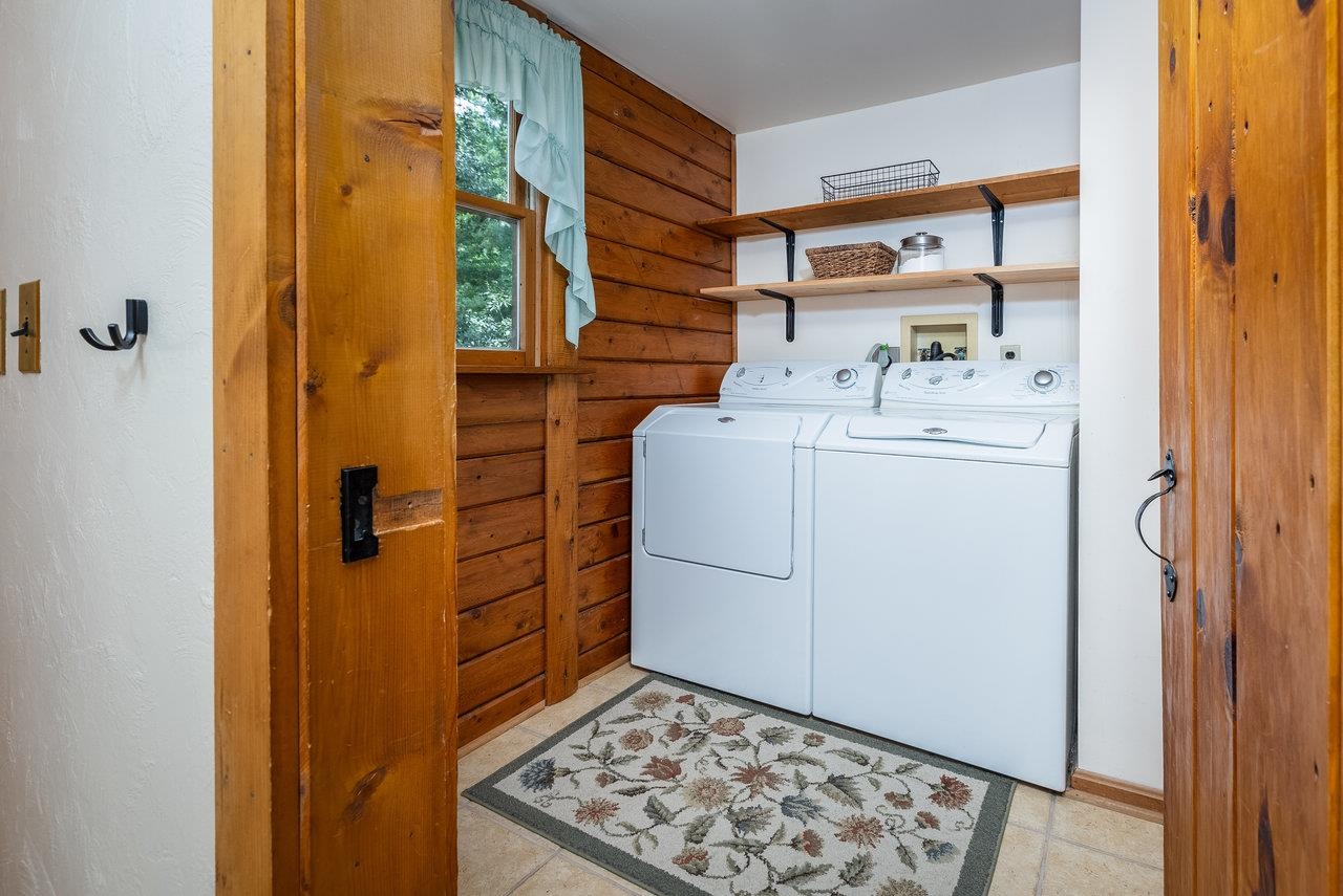 3193 Taylor Spring Lane Harrisonburg, VA 22801 - Photo 25 of 61 a bathroom with a sink a toilet and shower