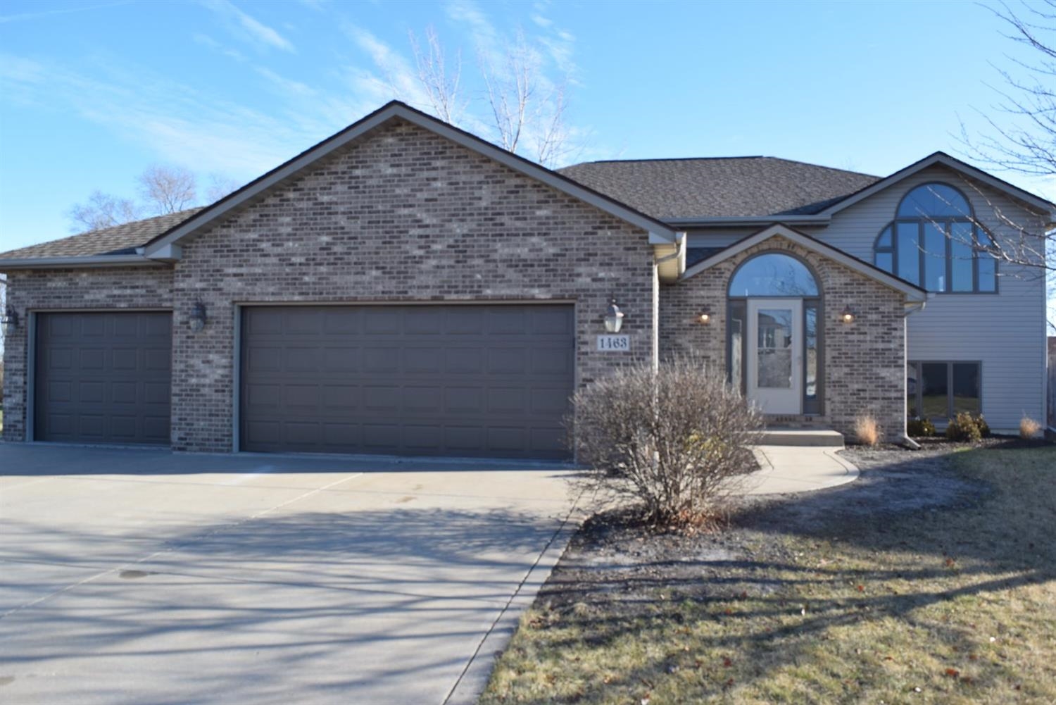 1463 Edgewater Road Crown Point, IN 46307 - Photo 1 of 10 1500x1001