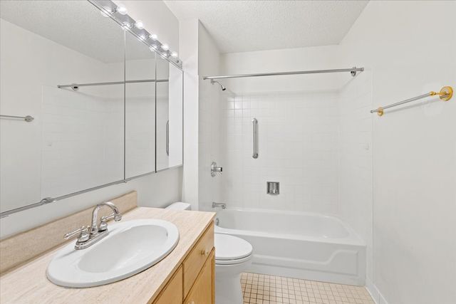$375,000 | 195 North Harbor Drive, Unit 609, Chicago, IL 60601