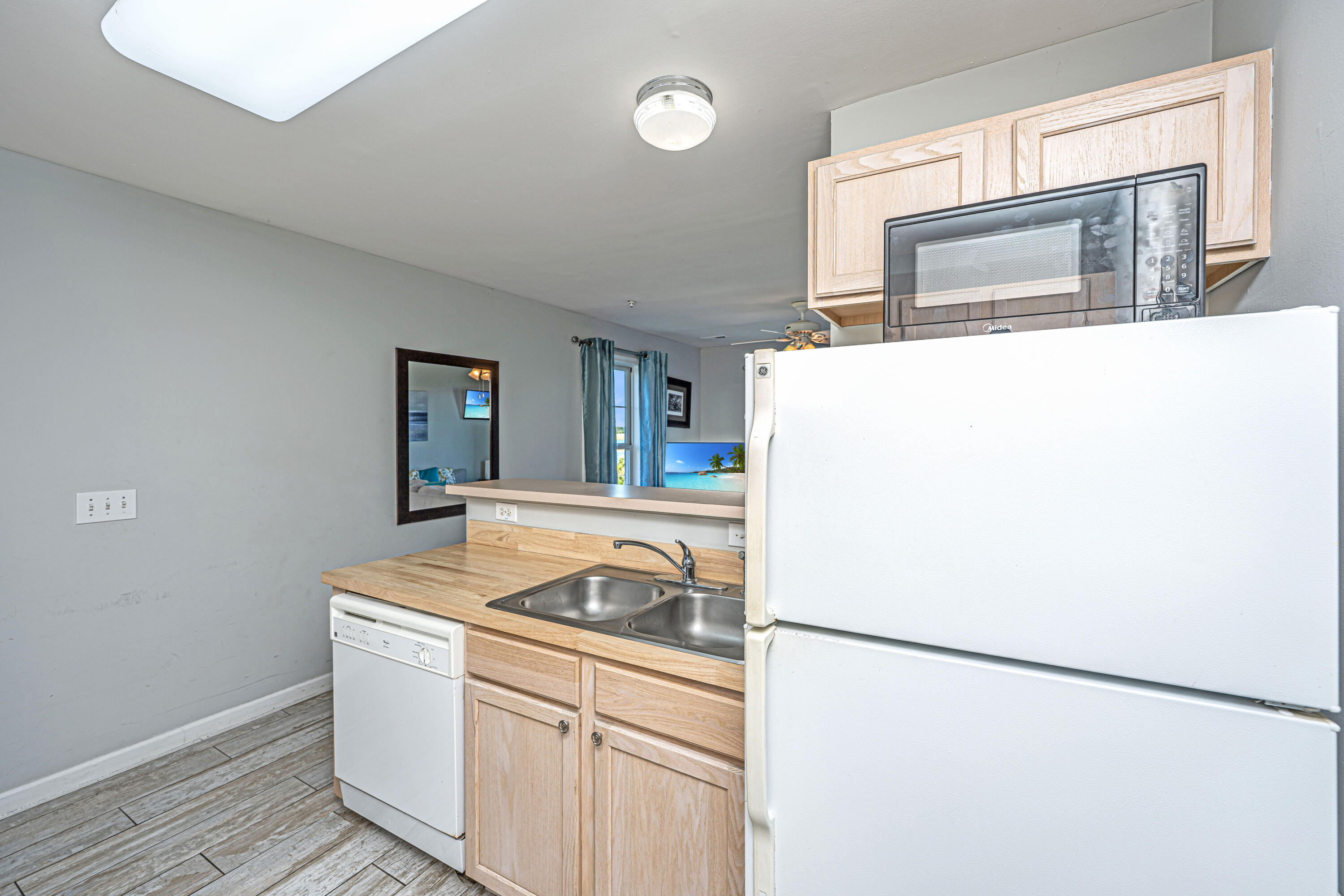 2262 Folly Road, Unit 1A Charleston, SC 29412 - Photo 11 of 32 2262FollyRdUnit1A013