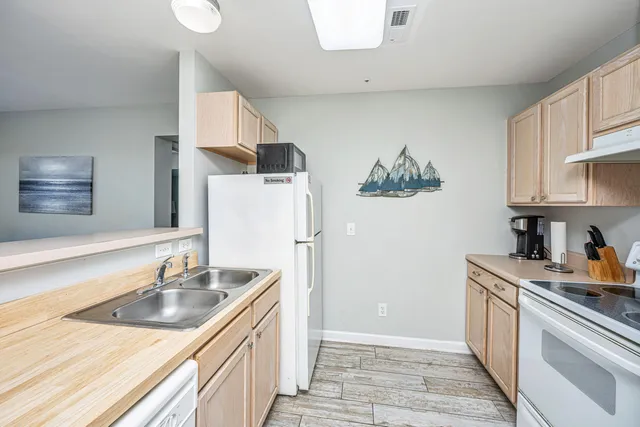 $379,500 | 2262 Folly Road, Unit 1A, Charleston, SC 29412