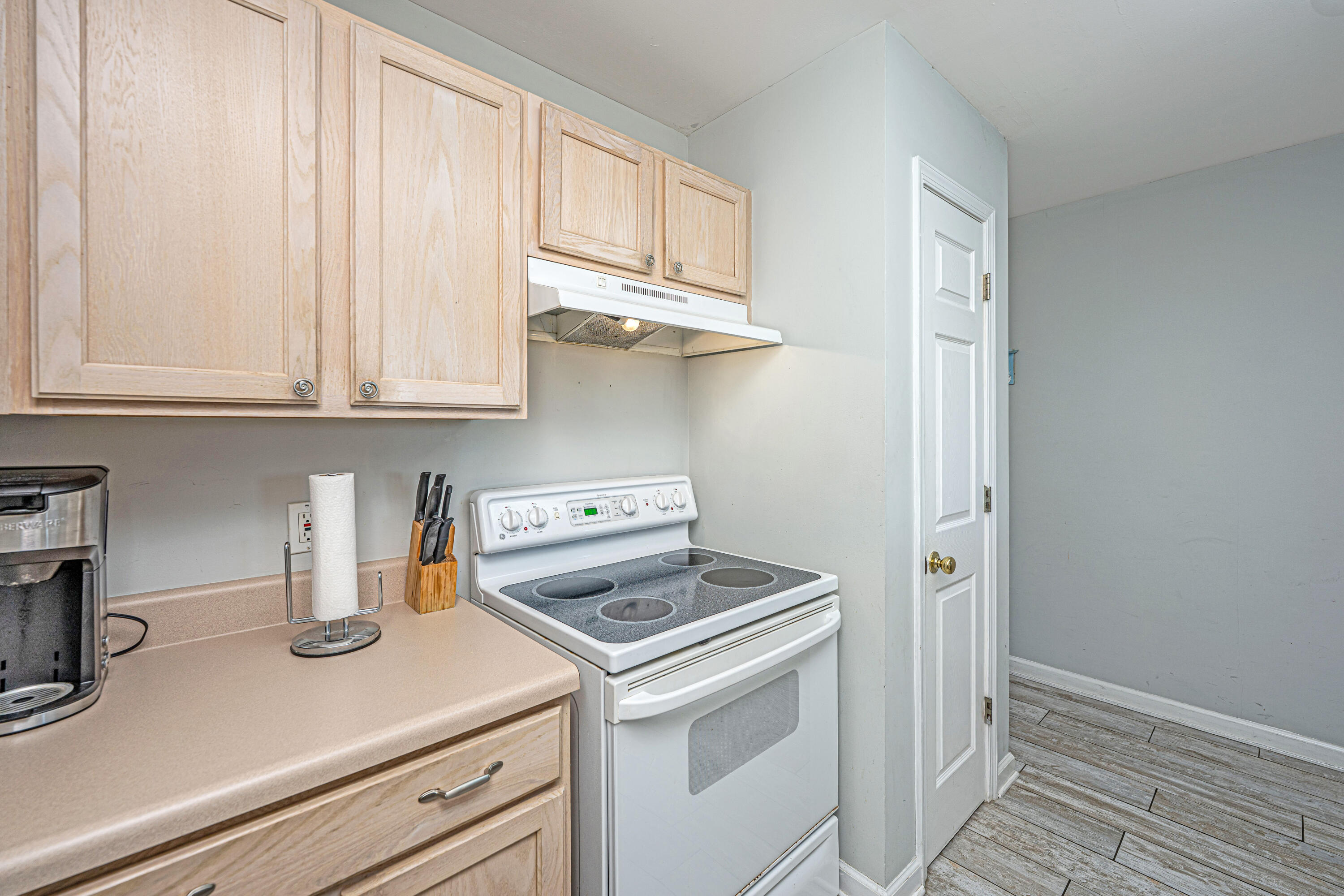 2262 Folly Road, Unit 1A Charleston, SC 29412 - Photo 13 of 32 2262FollyRdUnit1A015