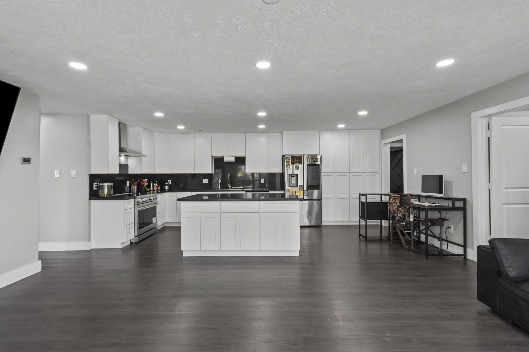 5406 South Tower Road Santa Fe, TX 77517 - Photo 11 of 46 a kitchen with a table and chairs in it